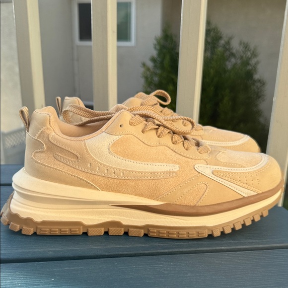 Blowfish Malibu Shoes - NWOT Women’s Blowfish Malibu sneakers